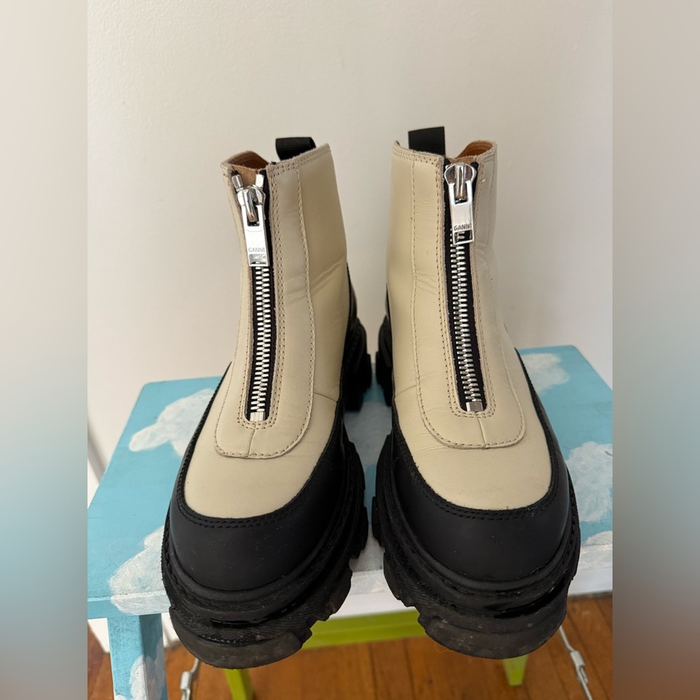 GANNI POLIDO ANKLE  BOOT - EGRET - Picture 2 of 5